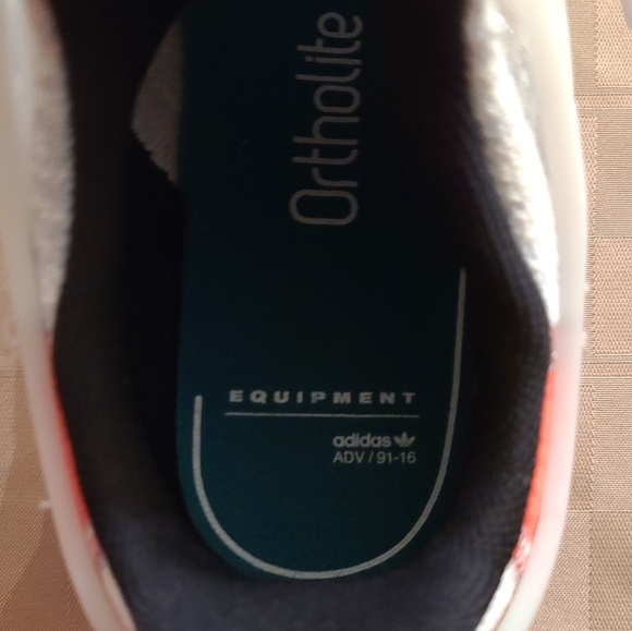 Kid's Adidas shoes size 2 - Picture 4 of 6